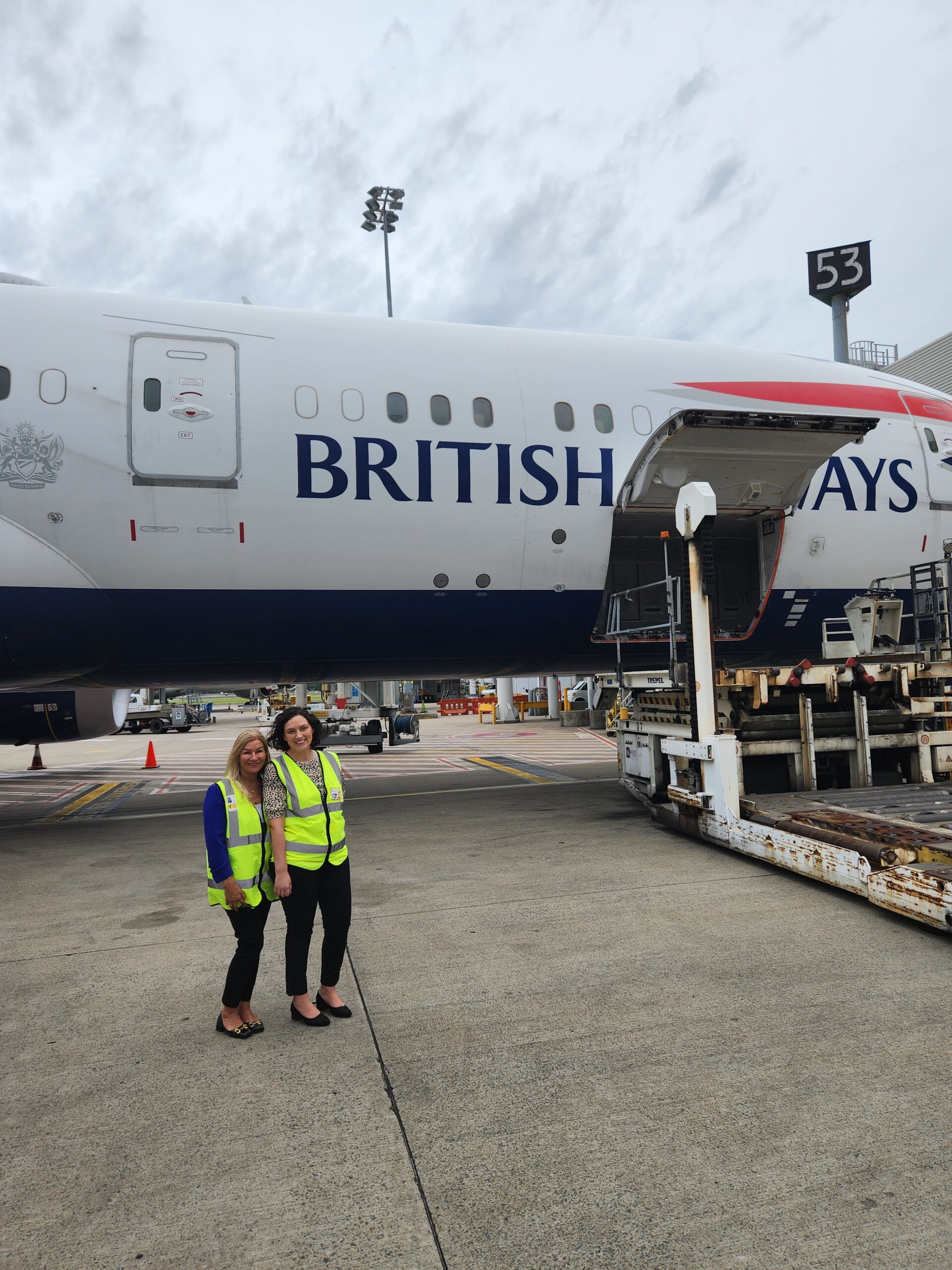 uLaunch - photo of two workers beside a British airways plane with the cargo hold open