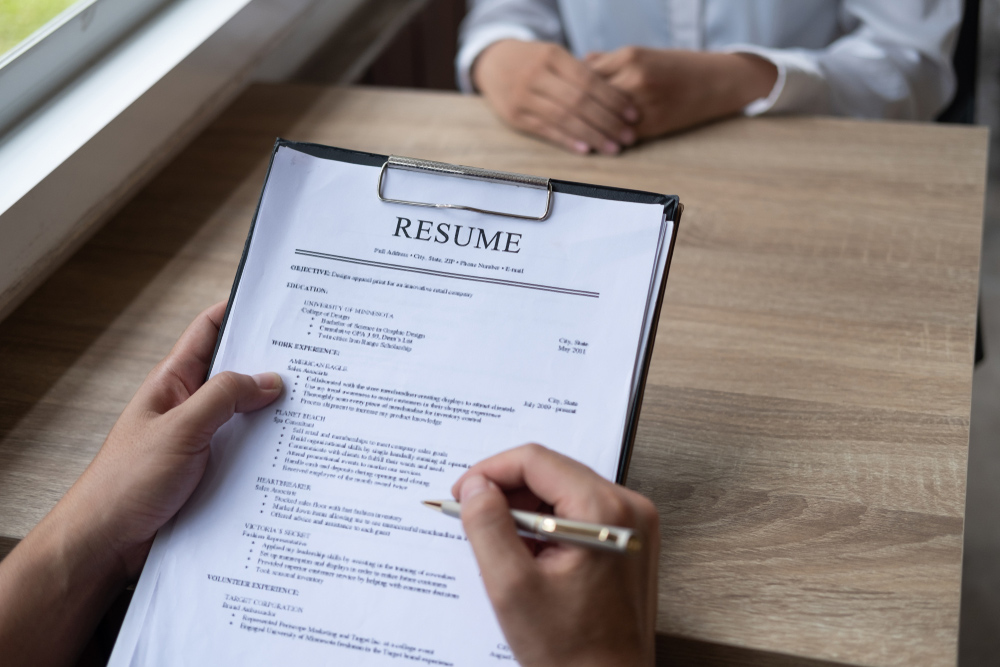 uLaunch- an image of a clipboard with a resume and someone marking off things